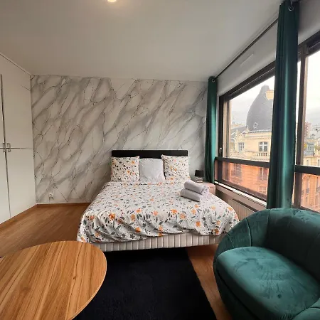 شقة Chic Parisian Steps From Champs Elysees باريس