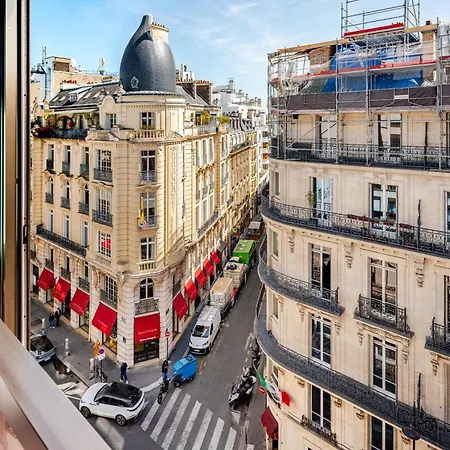 Chic Parisian Steps From Champs Elysees Париж