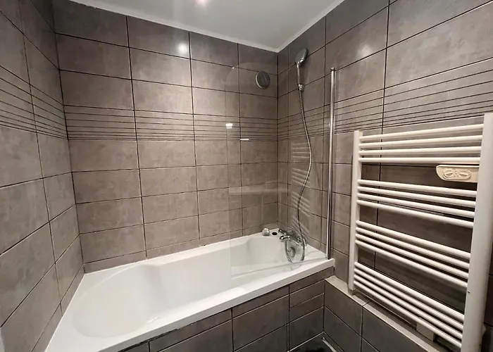 Apartman Chic Parisian Steps From Champs Elysees Párizs