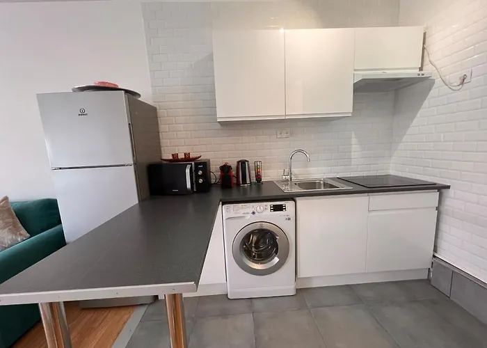 Chic Parisian Steps From Champs Elysees Apartman