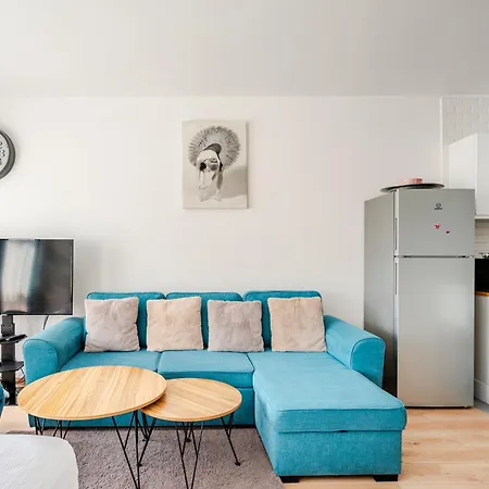 Chic Parisian Steps From Champs Elysees شقة